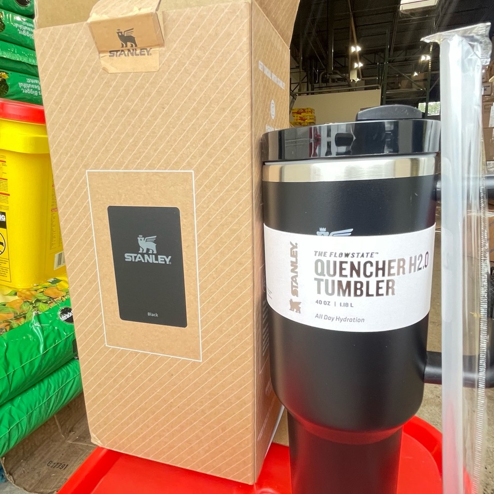 "Brand New Stanley The Quencher H2.0 FlowState™ Tumbler 40 oz / 1.18 L